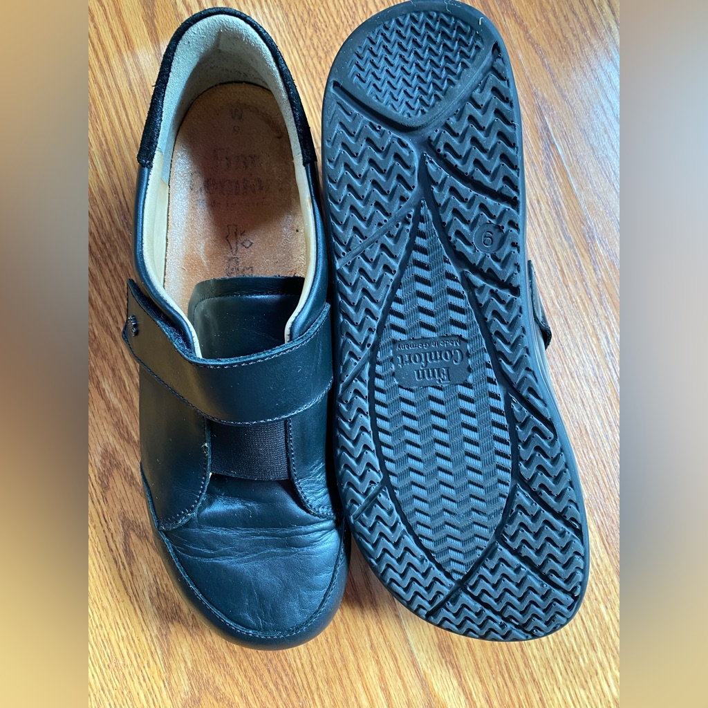 Finn Comfort Size 9 Black Shoe With Velcro.